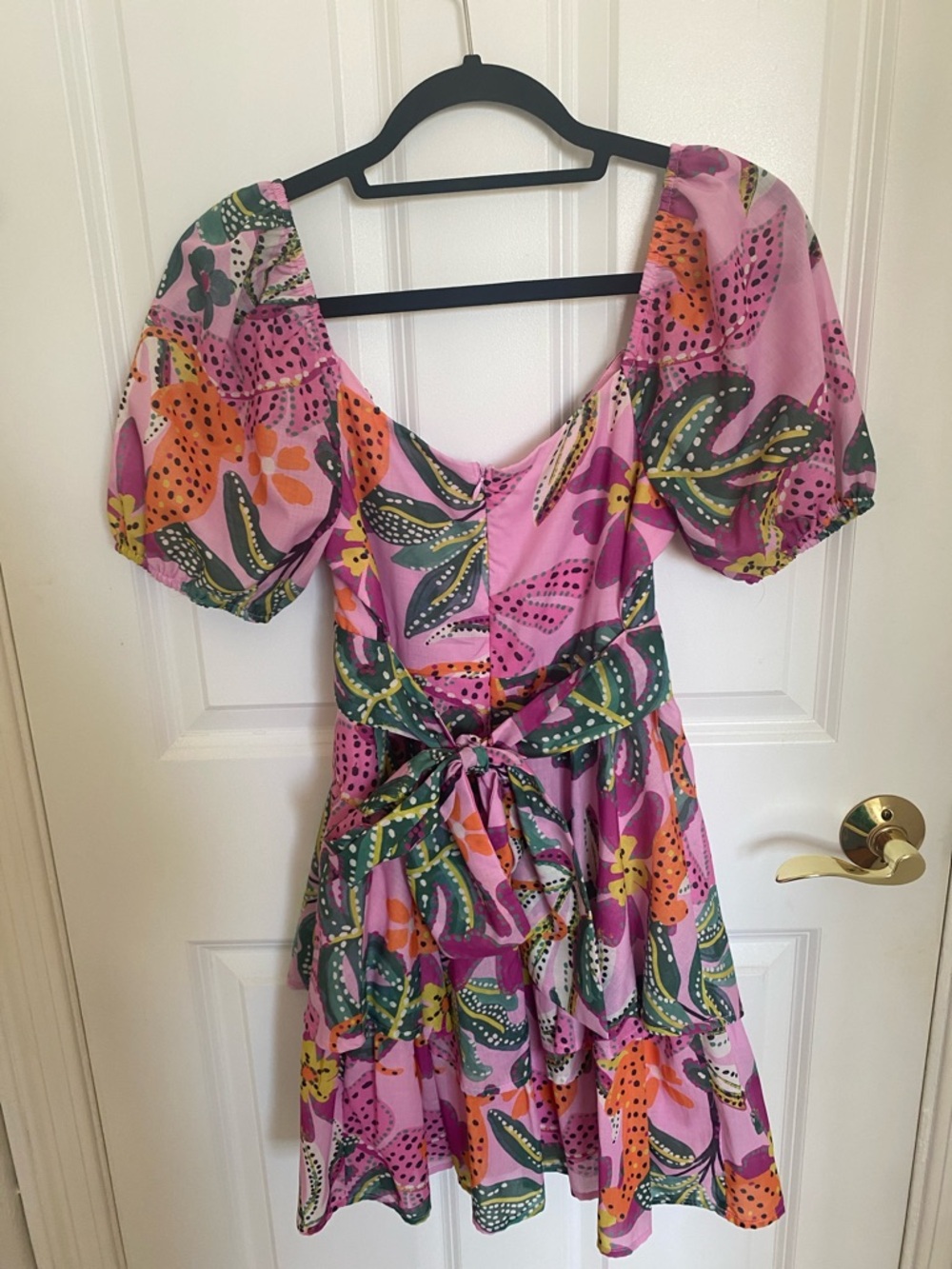 Pink Floral Puff Sleeve Tie-Back Flare Dress EUC Size M - Picture 3 of 5